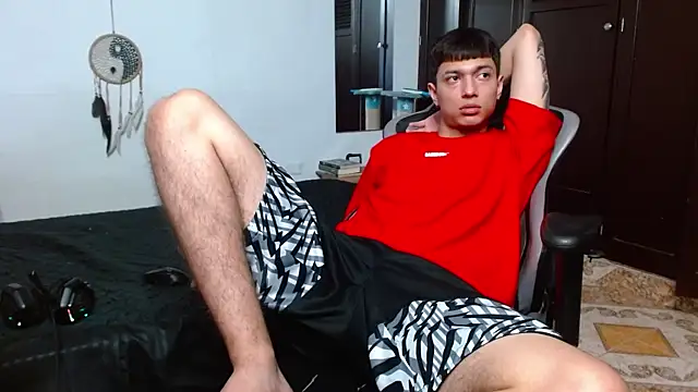 Snapshot of aaron_blug chatting on 20, 1, 2025 aaron blug online show from 20, 1, 2025