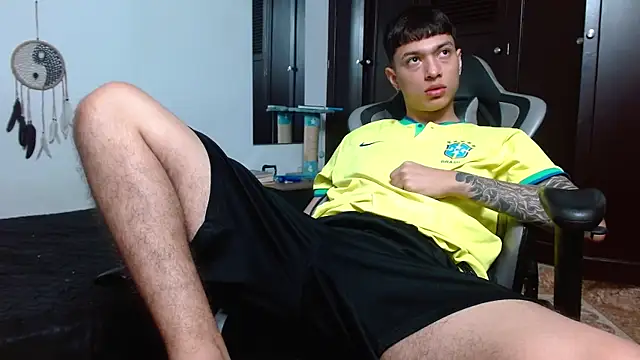 Snapshot of aaron_blug chatting on 1, 2, 2025 aaron blug online show from 1, 2, 2025