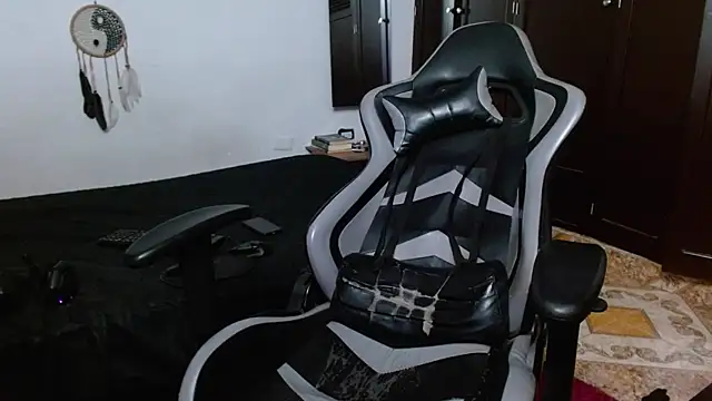 Snapshot of aaron_blug chatting on 21, 2, 2025 aaron blug online show from 21, 2, 2025