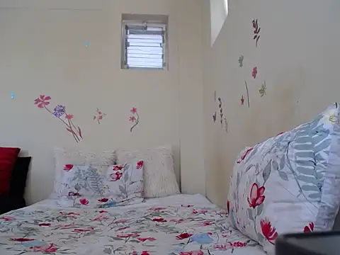 Snapshot of DarkBerry8 chatting on 2, 10, 2025 DarkBerry8 online show from 2, 10, 2025