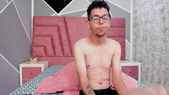 Derek and Skarlet online show from 28, 1, 2025