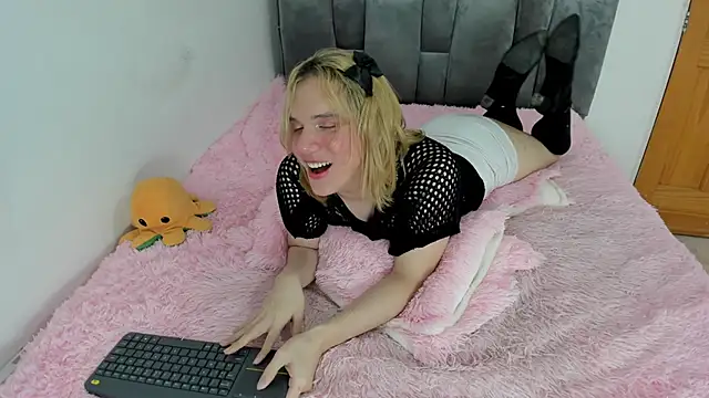 Snapshot of _Little_angel69 chatting on 28, 2, 2025 Little angel69 online show from 28, 2, 2025