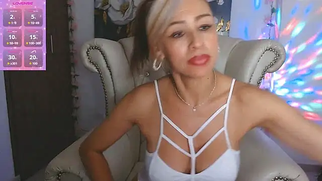 Isabelhot1 online show from 16, 4, 2026