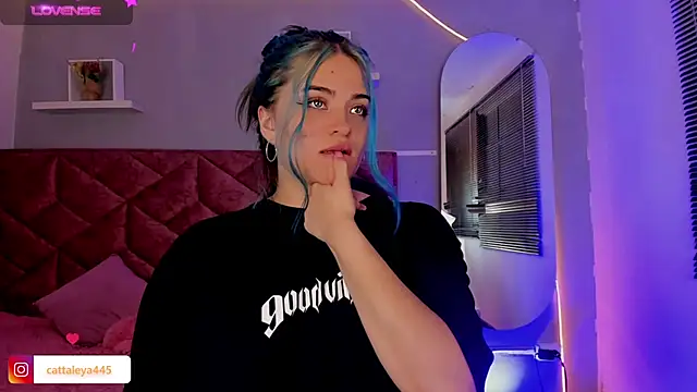 cattaleya    online show from 17, 1, 2025