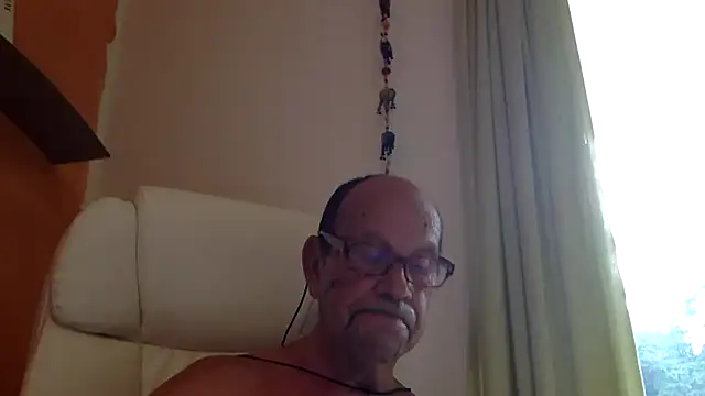 Snapshot of Bobby5169 chatting on 6, 8, 2026 Bobby5169 online show from 6, 8, 2026
