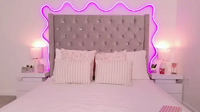 JuliaSUMMERS2022 online show from 24, 4, 2026