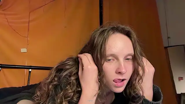 Snapshot of MikkyMoony chatting on 26, 9, 2025 MikkyMoony online show from 26, 9, 2025