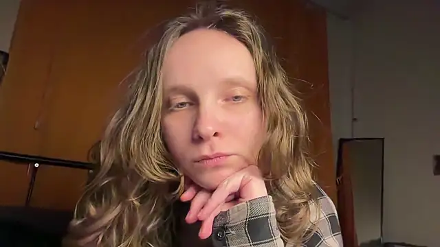 Snapshot of MikkyMoony chatting on 25, 10, 2025 MikkyMoony online show from 25, 10, 2025