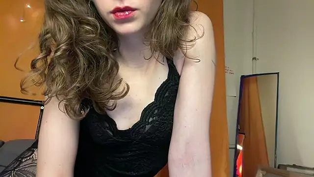 Snapshot of MikkyMoony chatting on 31, 10, 2025 MikkyMoony online show from 31, 10, 2025