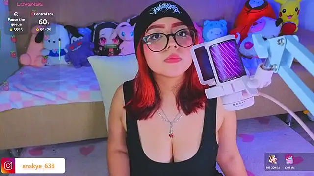 Snapshot of AnngelaSkye chatting on 12, 11, 2025 AnngelaSkye online show from 12, 11, 2025