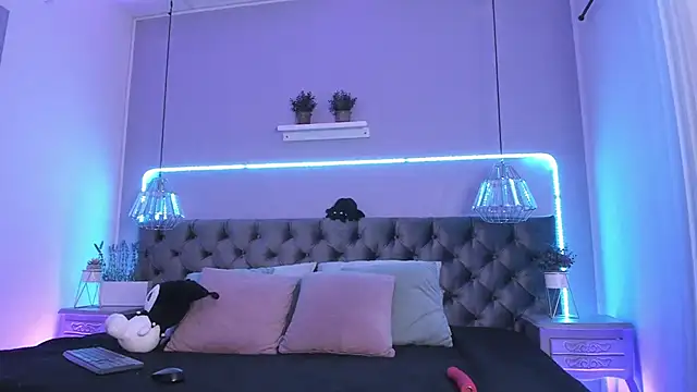 Naomii Soto online show from 6, 12, 2024