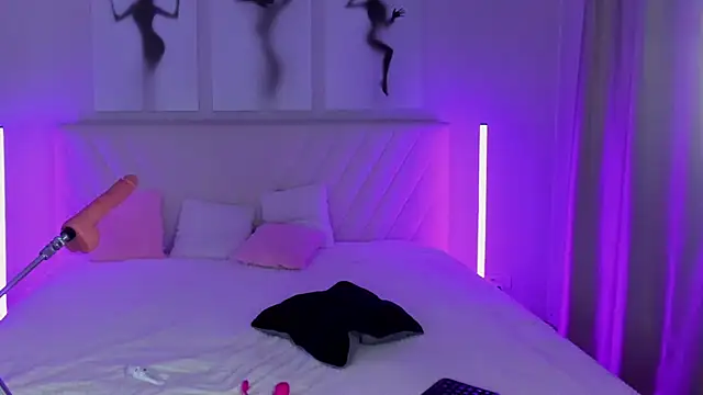 EmmaBarbs online show from 2, 2, 2025