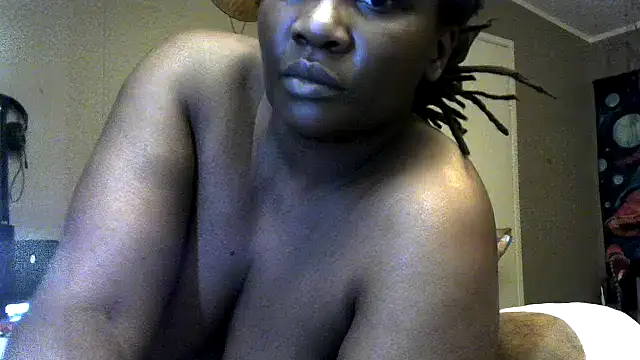 Snapshot of EbonyFetishQueen chatting on 7, 11, 2025 EbonyFetishQueen online show from 7, 11, 2025