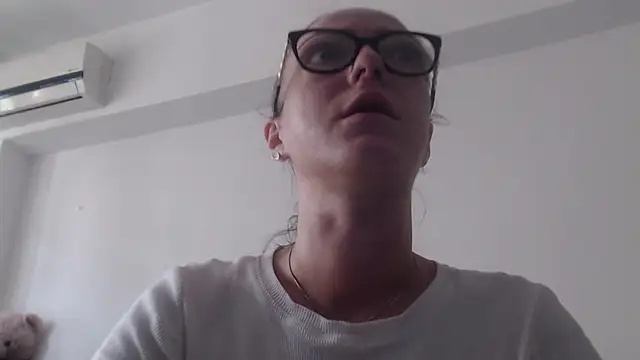 IzabelllNoir online show from 8, 6, 2026