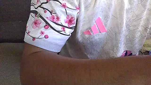 Snapshot of Mometi97 chatting on 25, 3, 2026 Mometi97 online show from 25, 3, 2026