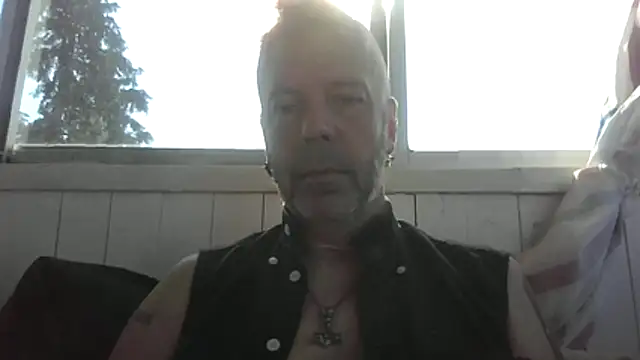 Snapshot of SHARPSkinhead chatting on 8, 6, 2026 SHARPSkinhead online show from 8, 6, 2026