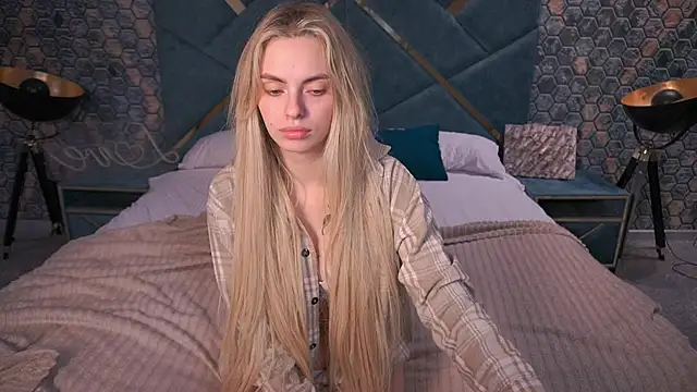 ChloeBrightt online show from 25, 11, 2025