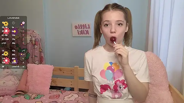 Snapshot of PrincessLittleKiki chatting on 9, 10, 2025 PrincessLittleKiki online show from 9, 10, 2025