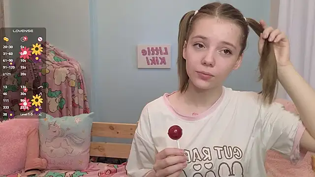 Snapshot of PrincessLittleKiki chatting on 10, 10, 2025 PrincessLittleKiki online show from 10, 10, 2025