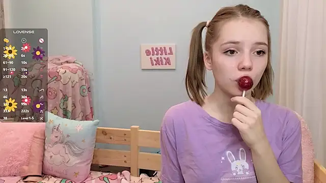 Snapshot of PrincessLittleKiki chatting on 18, 10, 2025 PrincessLittleKiki online show from 18, 10, 2025