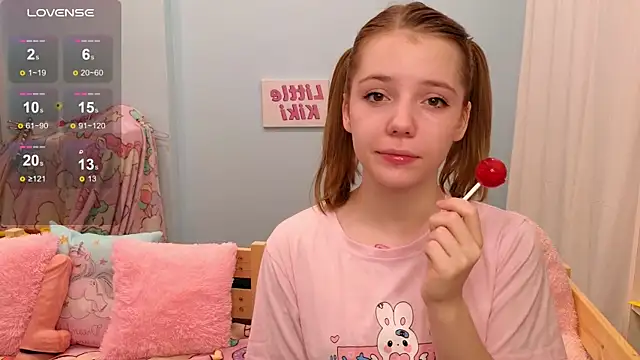 Snapshot of PrincessLittleKiki chatting on 10, 11, 2025 PrincessLittleKiki online show from 10, 11, 2025