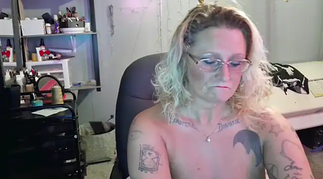 Snapshot of Lisalovely6981 chatting on 22, 1, 2025 Lisalovely6981 online show from 22, 1, 2025