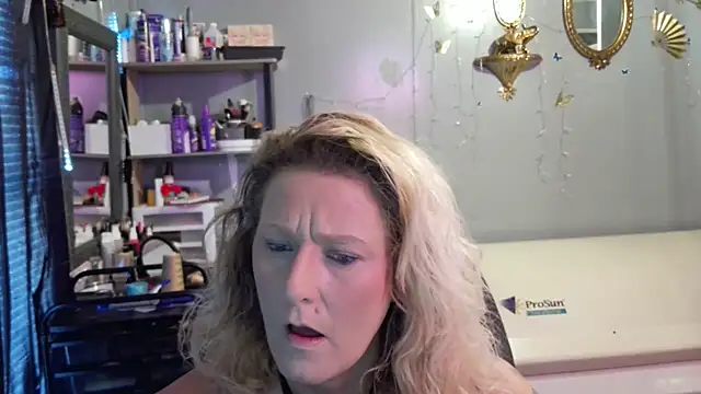 Snapshot of Lisalovely6981 chatting on 25, 1, 2025 Lisalovely6981 online show from 25, 1, 2025