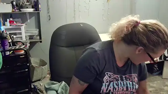 Snapshot of Lisalovely6981 chatting on 6, 2, 2025 Lisalovely6981 online show from 6, 2, 2025