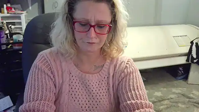 Snapshot of Lisalovely6981 chatting on 7, 2, 2025 Lisalovely6981 online show from 7, 2, 2025