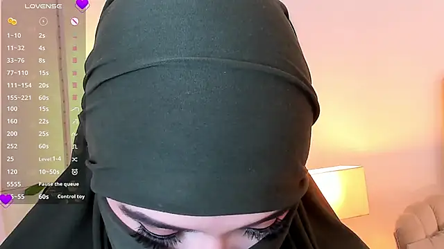 Snapshot of anna-henao chatting on 5, 6, 2026 anna-henao online show from 5, 6, 2026