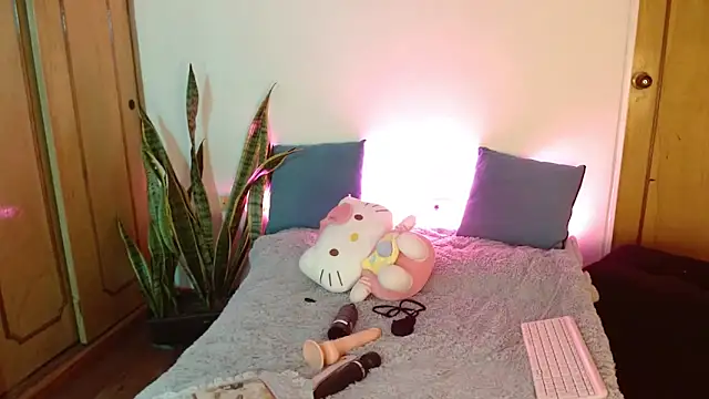 kittycatw online show from 8, 9, 2025