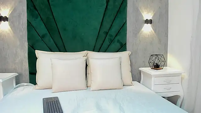 Annie Watson  online show from 24, 12, 2024