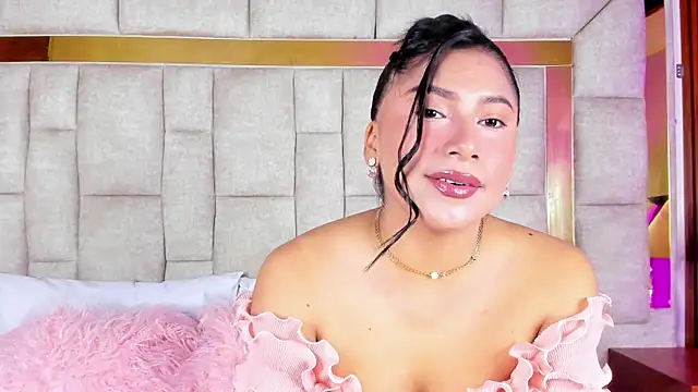 LinnaGardenia online show from 11, 4, 2026