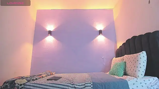 Sofia Clauss  online show from 6, 3, 2025