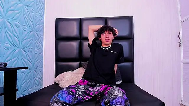 JeanRam18 online show from 25, 2, 2025