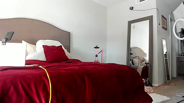 yiauana online show from 28, 9, 2025