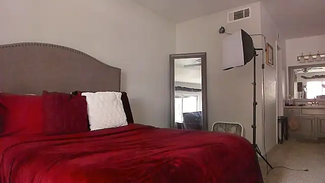 yiauana online show from 21, 4, 2026