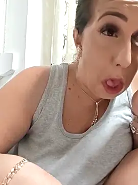 AvaLloyd online show from 14, 10, 2025