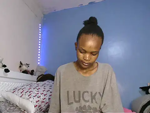 Snapshot of cyberbunnie chatting on 18, 11, 2025 cyberbunnie online show from 18, 11, 2025