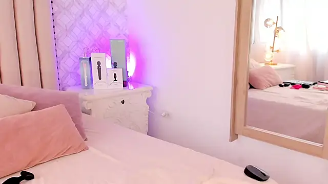 Charlotte  08 online show from 7, 2, 2025