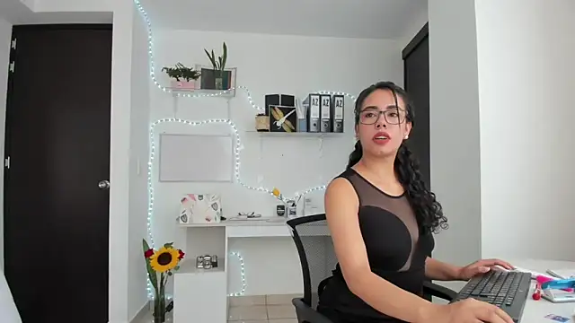 Snapshot of susana_monroy chatting on 6, 5, 2026 susana monroy online show from 6, 5, 2026