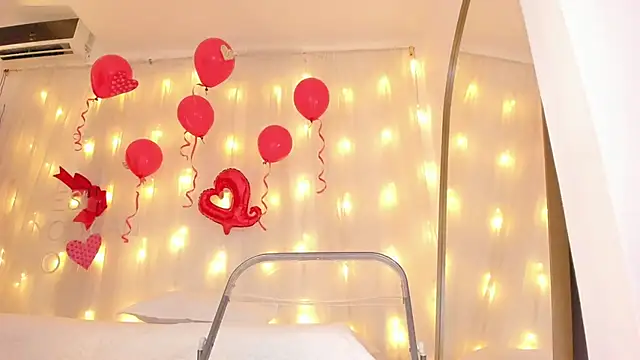 Petite Lucie online show from 13, 2, 2025