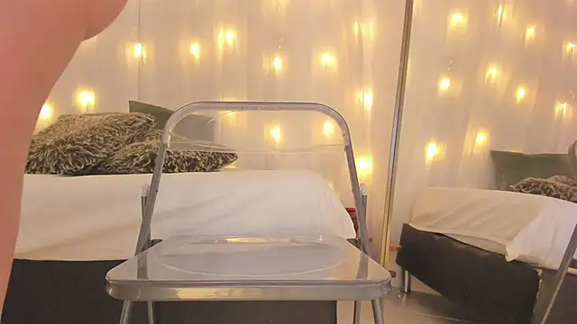 Petite Lucie online show from 22, 2, 2025