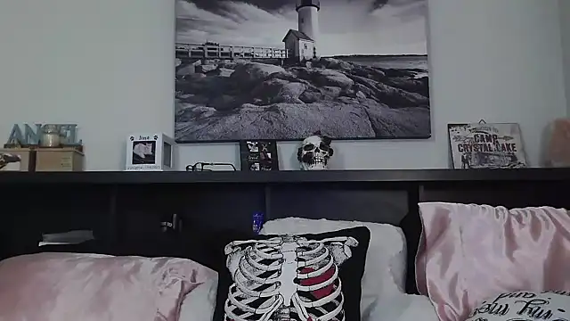 CrystalLakeXO online show from 9, 2, 2025