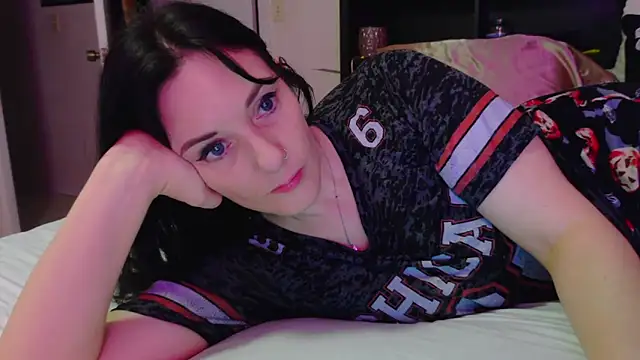 CrystalLakeXO online show from 22, 11, 2025