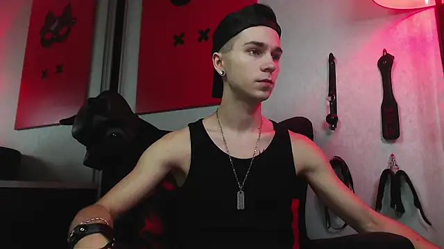 Joseph  Quinn online show from 28, 1, 2025