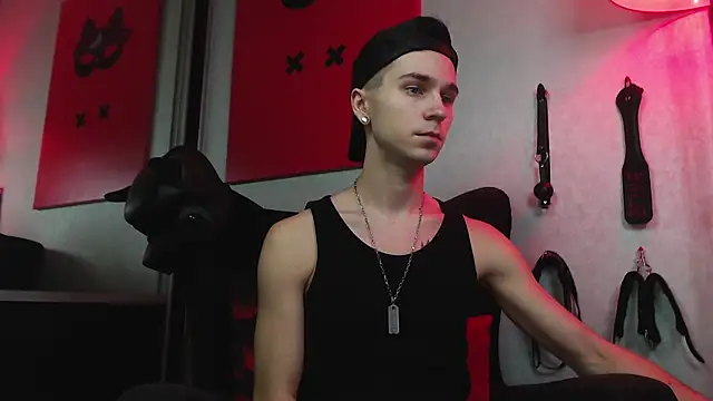 Joseph  Quinn online show from 28, 1, 2025