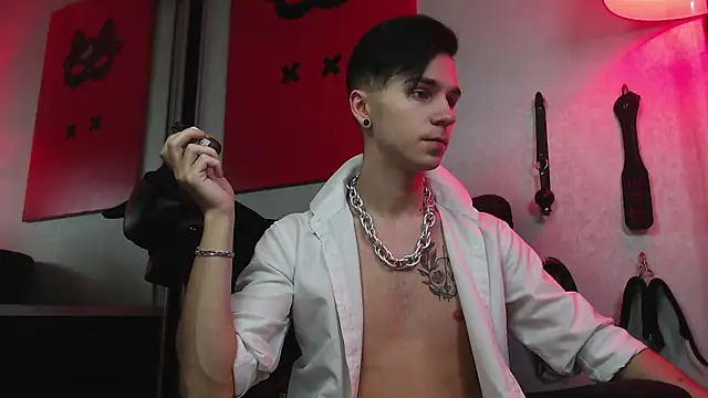 Joseph  Quinn online show from 29, 1, 2025