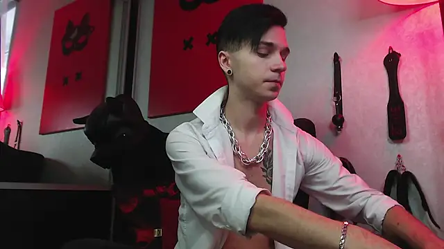 Joseph  Quinn online show from 2, 2, 2025