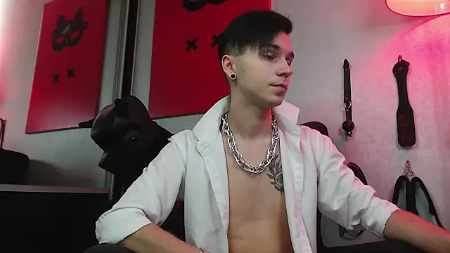 Joseph  Quinn online show from 5, 2, 2025